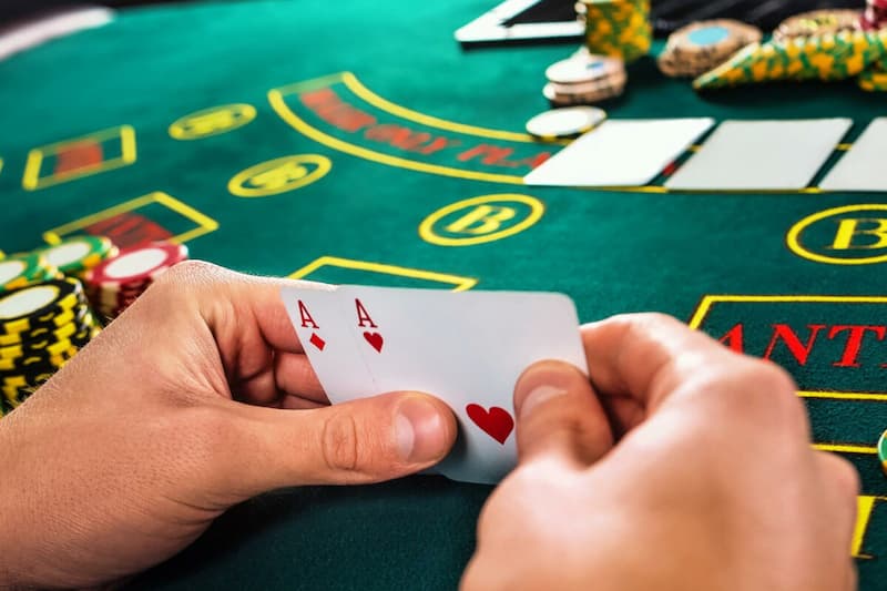 Tránh đánh giá quá cao hand đồng chất - mẹo chơi poker